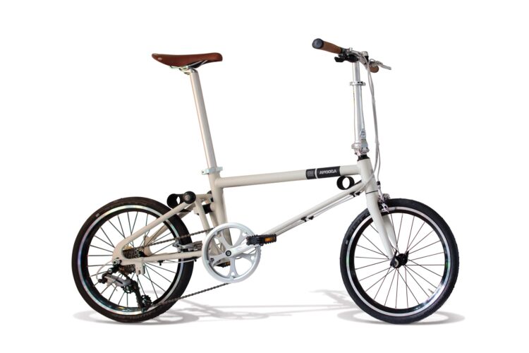 Brompton T Line 2022: bici pieghevole con telaio in titanio e carbonio