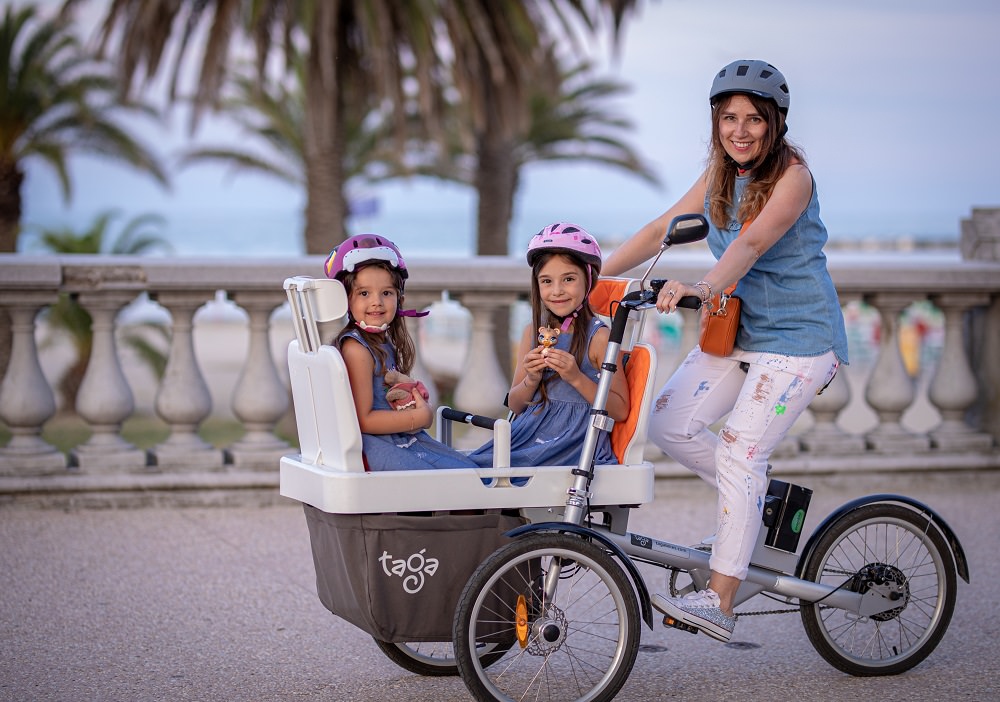 How to transport 2 children on a bicycle